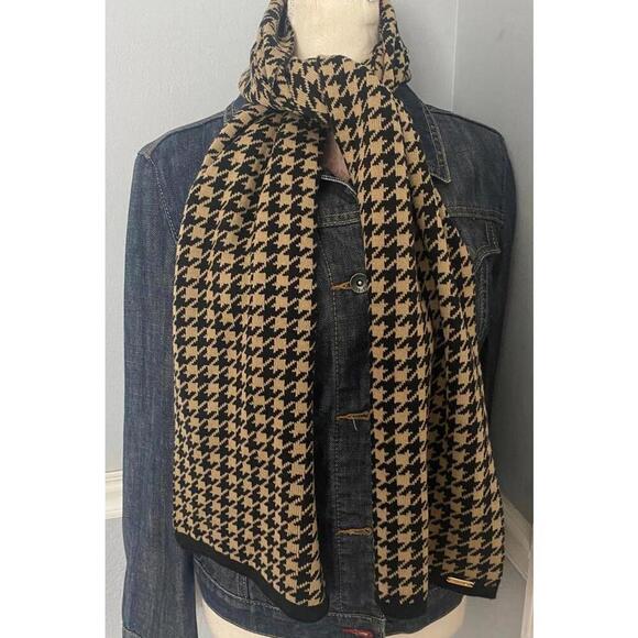 Calvin Klein Houndstooth Knit Scarf - Picture 14 of 14
